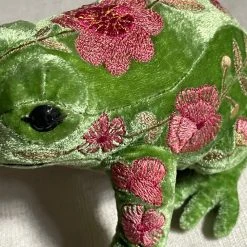 Anke Drechsel Anke Drechsel Embroidered Animals Megan Silk Velvet Embroidered Frog In Emerald 7 Anke Drechsel Anke Drechsel Embroidered Animals Megan Silk Velvet Embroidered Frog In Emerald