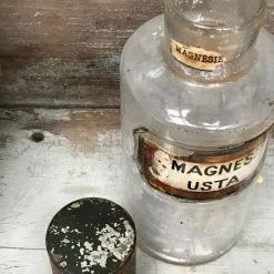 Vintage 19th Century Apothecary Jar - Magnes: Usta