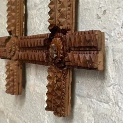 Vintage Frames Antique Black Forest Carved Frame (F608)