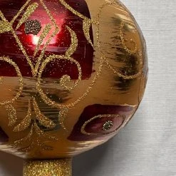 Wiktoria Holiday Santa On Chair Tree Topper